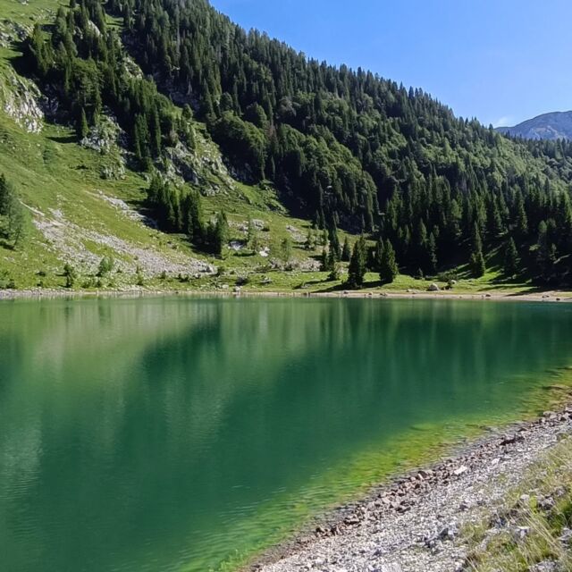 Happy Summer!

Today is the first day of astronomical summer — and the mountains are bursting with life!

The snow has melted, wildflowers are blooming, and it’s the perfect time to hike in the Julian Alps and escape the valley heat. ⛰️🌿

Krn Lake is one of the most stunning spots to discover in the Julian Alps.
Located at 1,391 meters above sea level, it offers a refreshing chill and breathtaking views all around. 🌬️🏔️
The hike is challenging — but absolutely worth it.

🌙 After your adventure, stay cozy at Hostel Kobarid — your perfect base in the Soča Valley.

📍Book now — your amazing holiday starts here!
